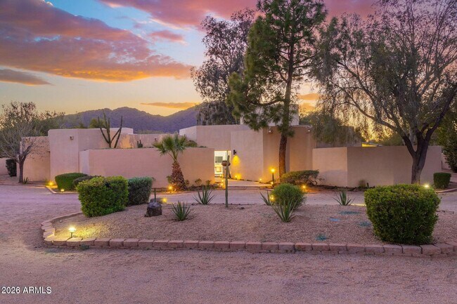 Building Photo - 5620 N Casa Blanca Dr