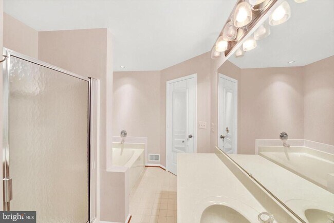 Building Photo - 6 Carob Ct