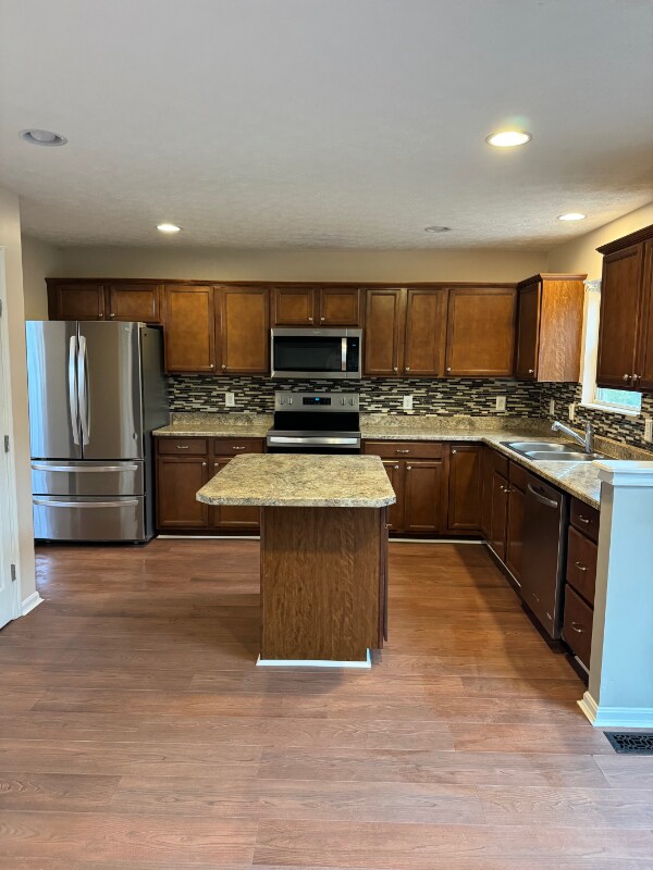 Building Photo - 983 Bandanna Dr