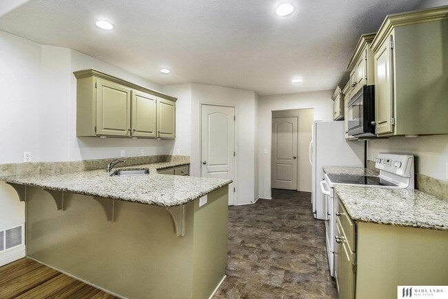 Building Photo - 2108 S 197th St