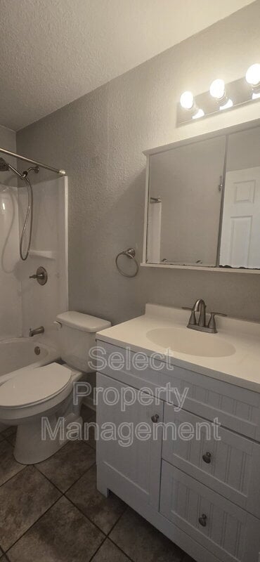 Building Photo - 616 Lawton Pl