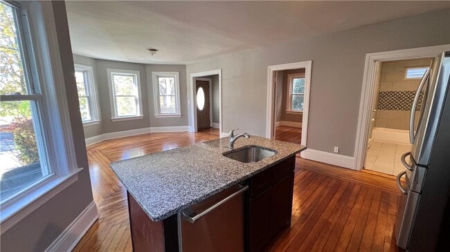 Building Photo - 93 Raymond St