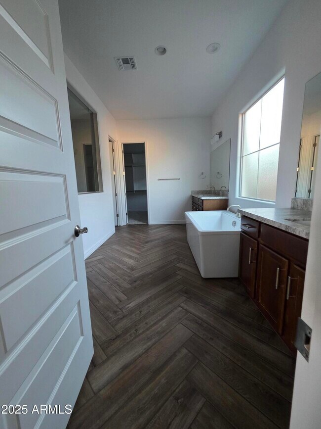 Building Photo - 7641 W Staghorn Rd