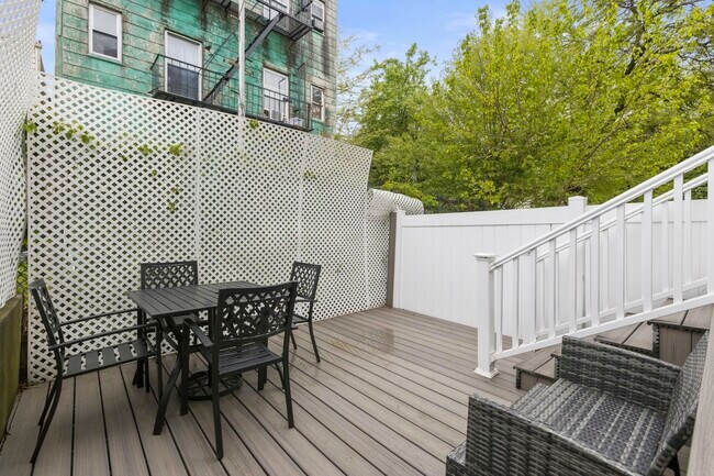 Building Photo - 101 Zabriskie St