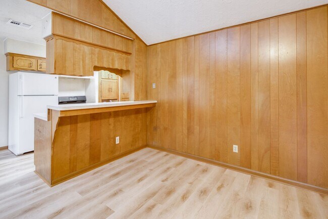 Building Photo - 1201 Francis Dr