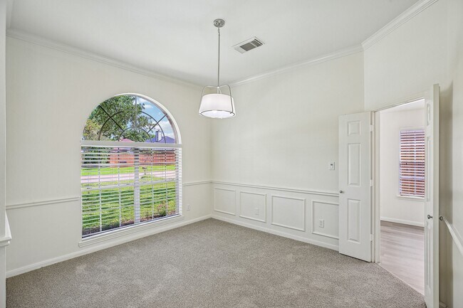 Building Photo - 16911 Bouldgreen