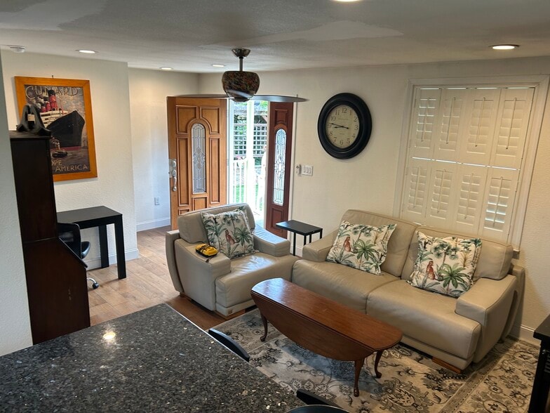 Building Photo - 1140 Tuolumne St