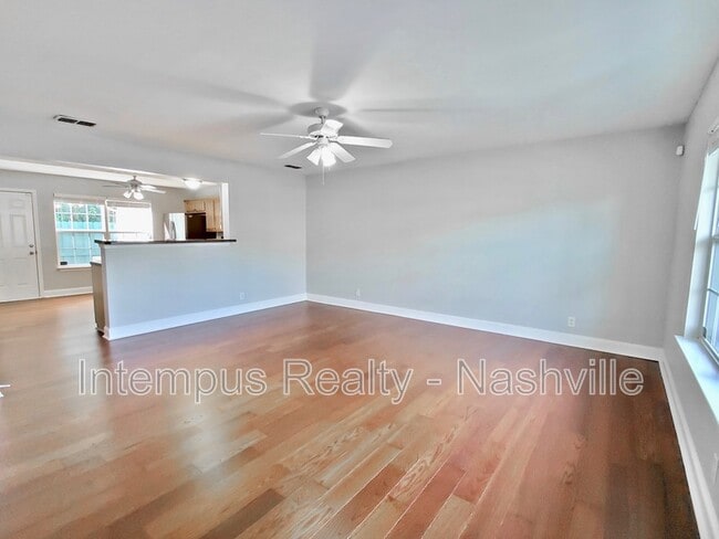 Building Photo - 325 Shoshone Pl