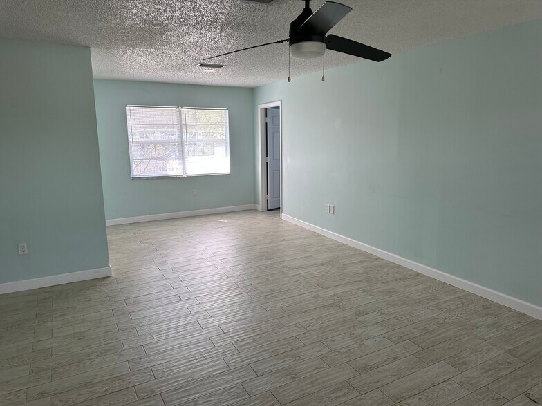 Building Photo - 7403 17th Ave W