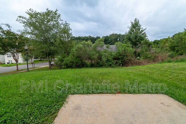 Building Photo - 1525 Crandon Dr