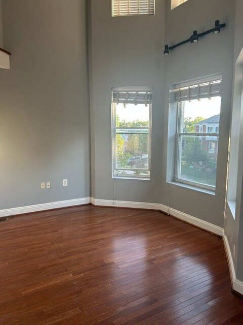 Building Photo - 1613 1st St NW