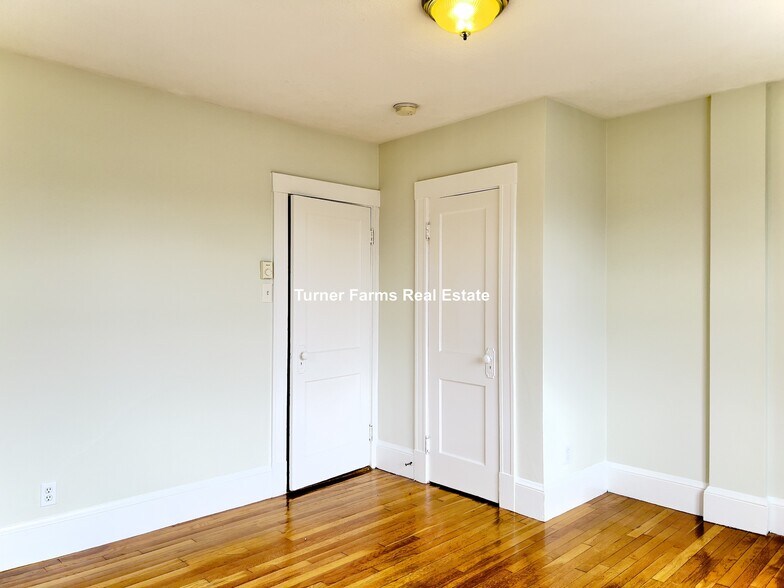 Building Photo - 402A Highland Ave