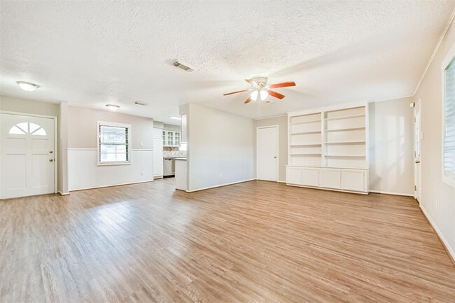 Building Photo - 1105 Velma St