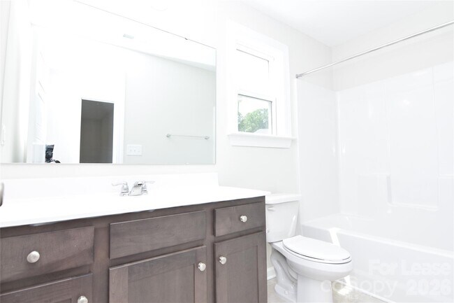 Building Photo - 1133 Overlake Dr