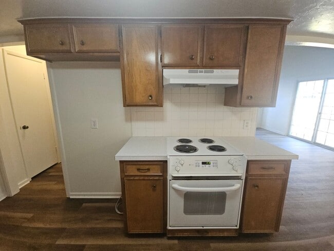 Building Photo - Updated Townhome with Upgrades