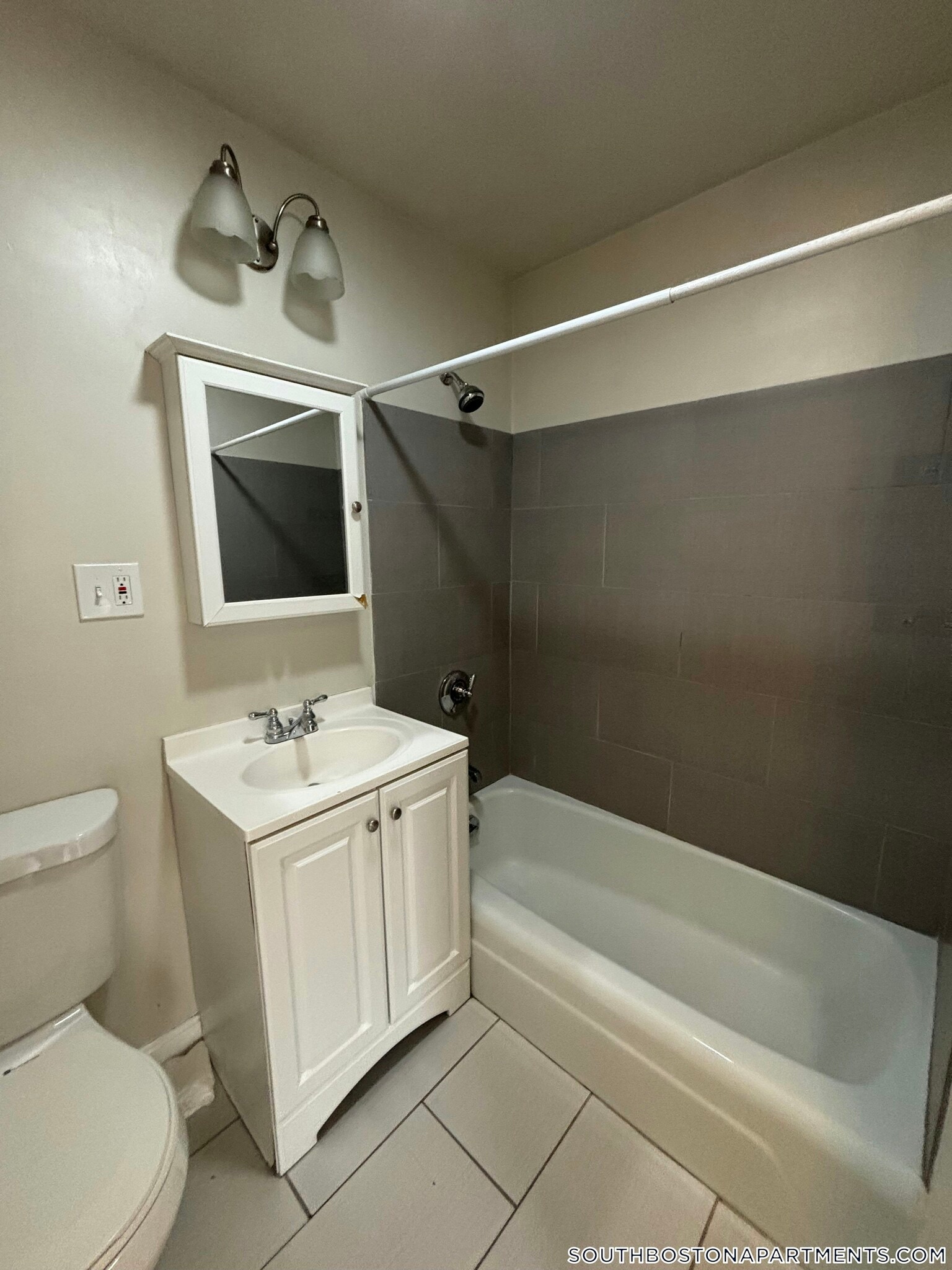 Building Photo - 538 E Broadway