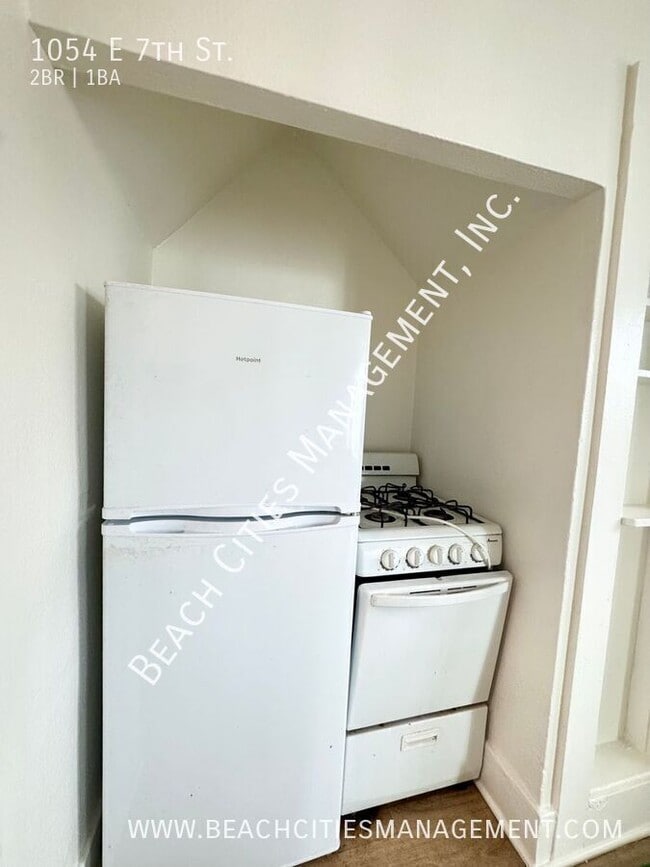 Building Photo - 1054 E 7th St