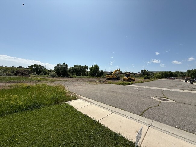 Building Photo - 220 Riverwood Dr