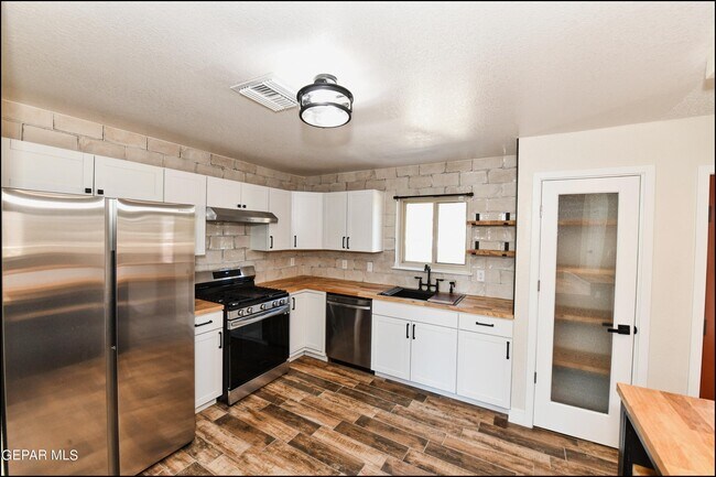 Building Photo - 3413 Tea Rose Pl