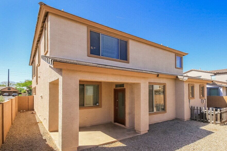 Building Photo - 3151 S Southwind Dr