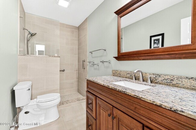 Building Photo - 810 Parkside Pl