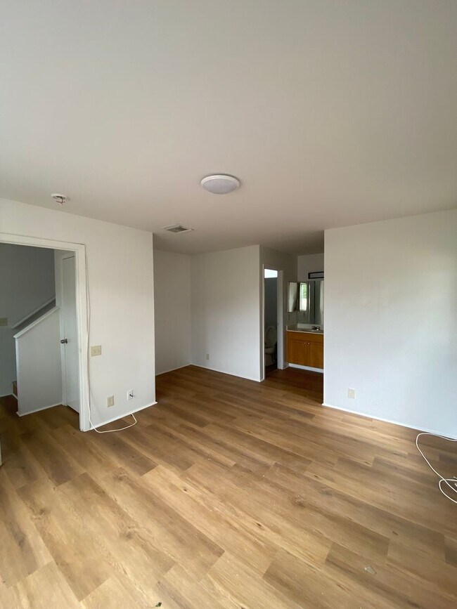 Building Photo - Updated 3 Bedroom, 2 Bath Pet Friendly Home with a Garage, Yard, and Central AC