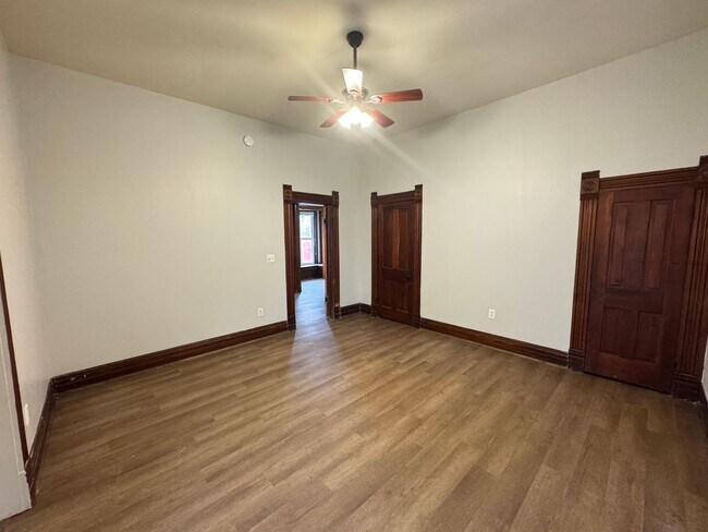 Building Photo - 121 E North St