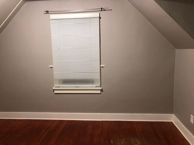 Building Photo - 215 Melrose Ct