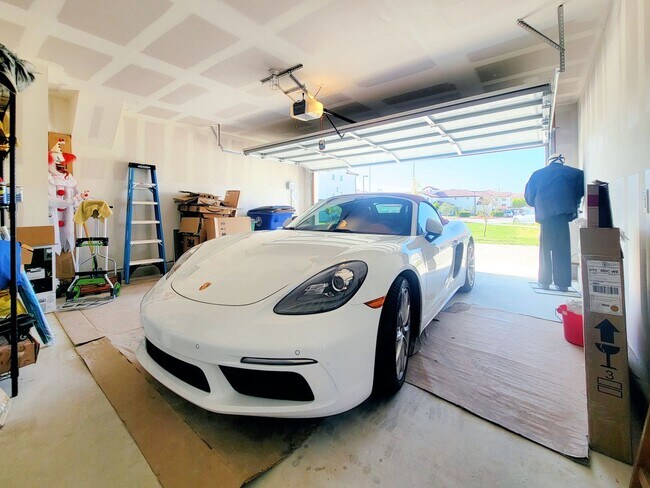 Building Photo - Spacious 4-Bedroom, 2-Bathroom Single Family Home in Austin!