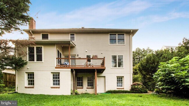 Building Photo - 8933 Colesville Rd