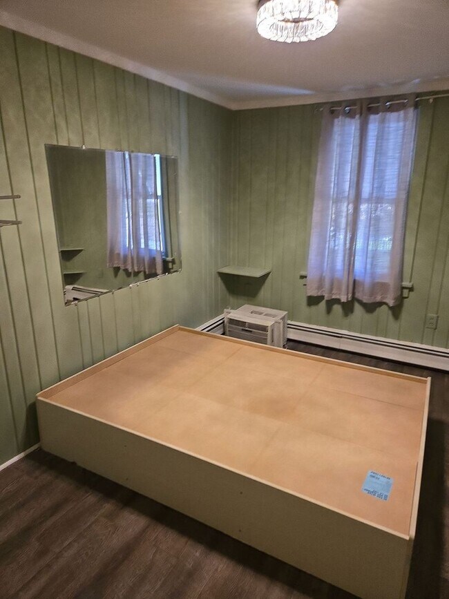 Building Photo - 4-5 Bedroom, 2 Bathroom 2-Story Detached H...