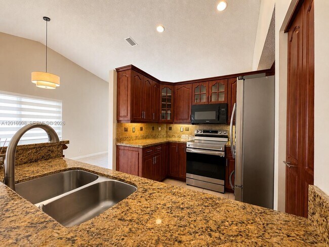 Building Photo - 854 San Remo Dr