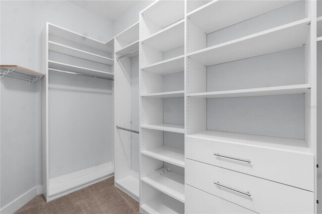 Building Photo - 2320 Symphony Cir