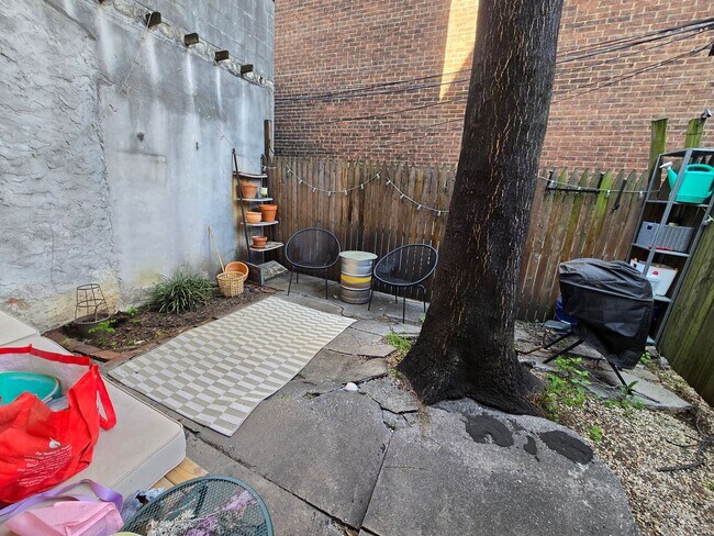 Building Photo - 825 N 26th St