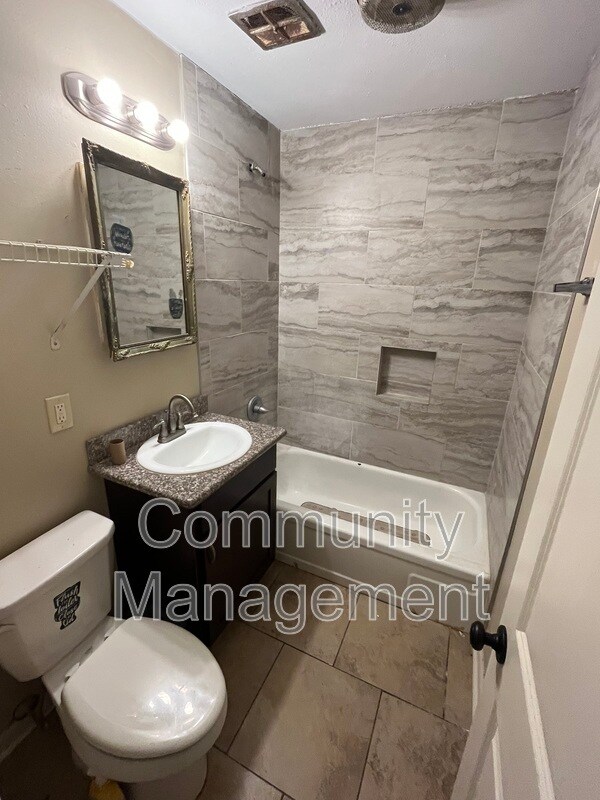 Building Photo - 16813 Vermillion Dr
