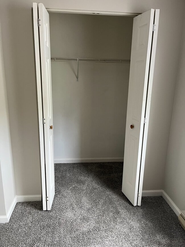 Building Photo - Newly Remodeled unit in Duplex