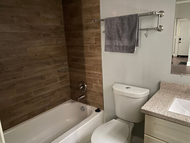 Building Photo - 2 Bedroom 2 Bathroom Single Family Home Franklinton