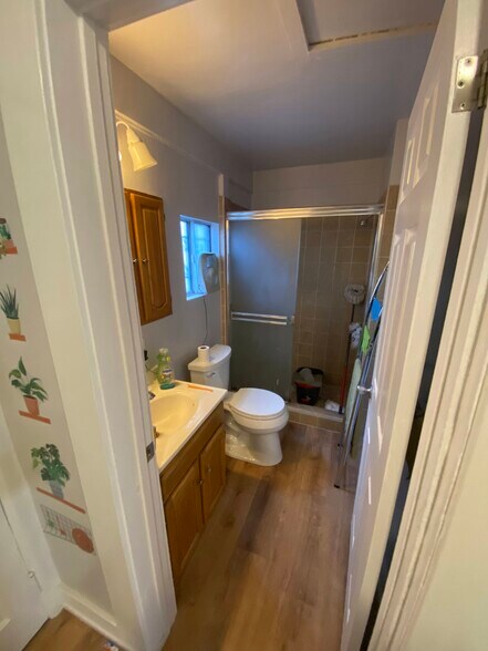 Guest Bathroom - 317 E 17th St