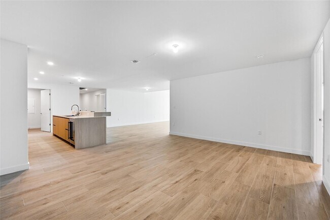 Building Photo - 900 N Ocean Blvd