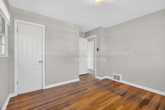 Building Photo - 1108 Renshaw Dr