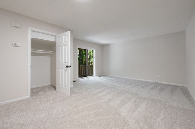 Building Photo - WOW!! Prime location and quite living in Charming 2brd 2.5 bath townhouse