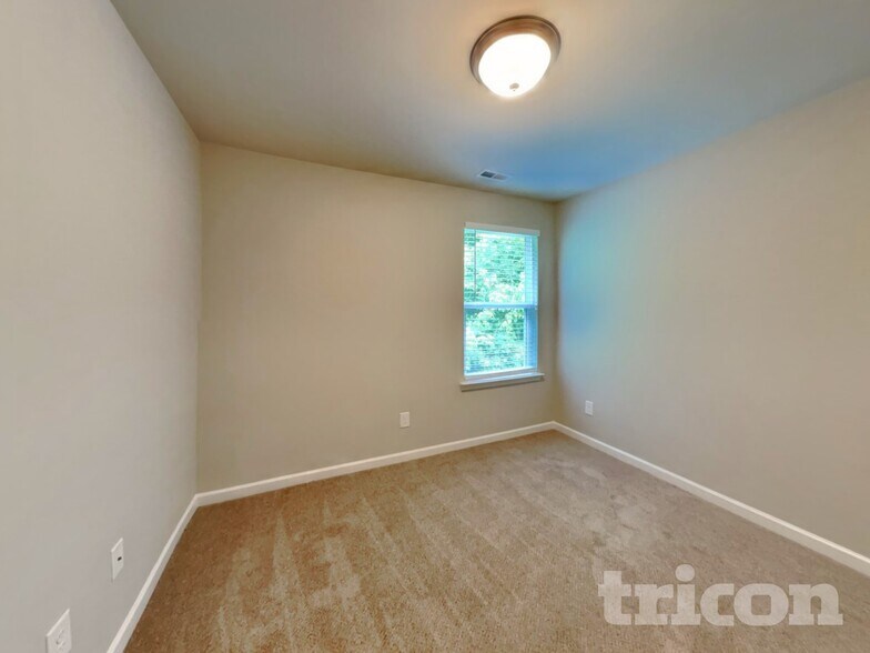 Building Photo - 131 Hickory Station Ln