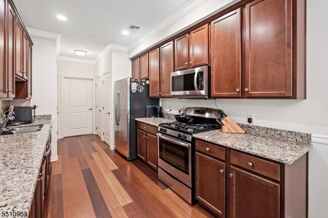 Building Photo - 503 Waterview Ct