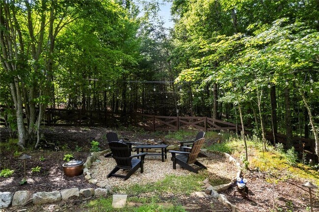 Building Photo - 175 STONELEDGE TRCE N