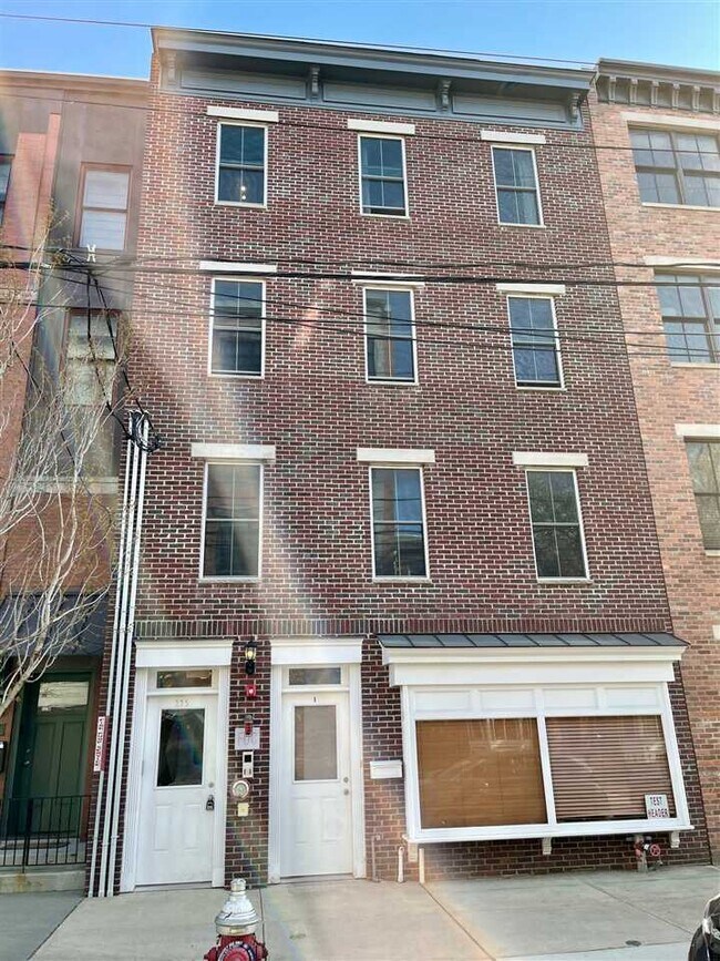Primary Photo - 325 1st St