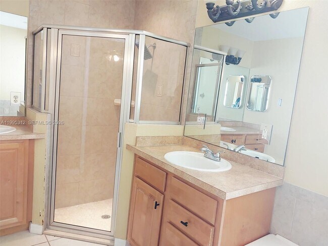 Building Photo - 4031 Santa Barbara Dr