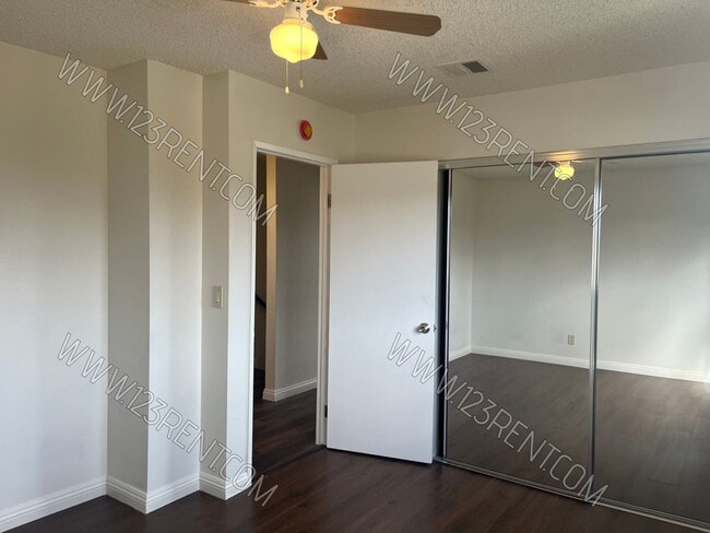 Building Photo - 2BD/1.5BTH TOWNHOUSE WEST LANCASTER