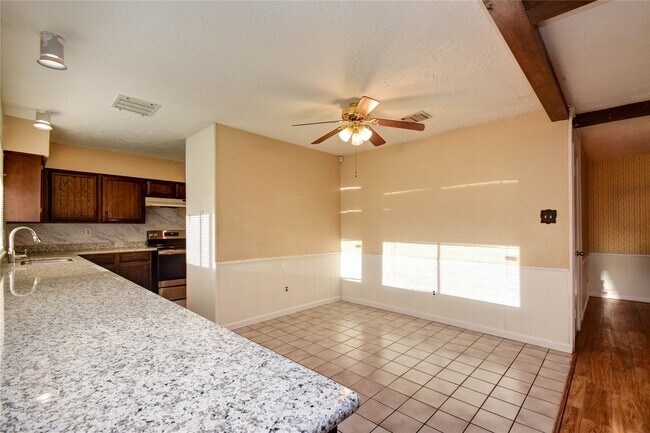 Building Photo - 9510 Huntington Way Dr