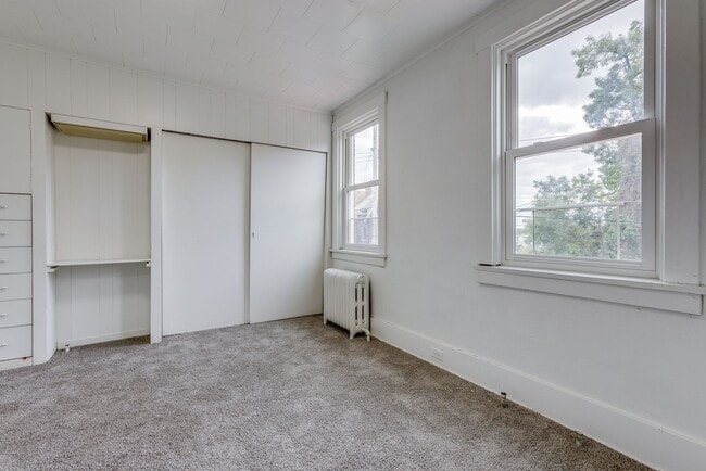 Building Photo - 2027 Eccles St