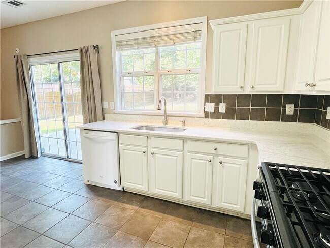 Building Photo - 8905 Friarbridge Dr